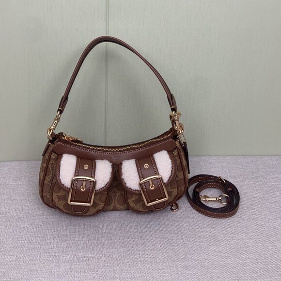 Coach Ashton Baguette In signature canvas - Picture 1 of 8